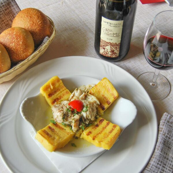 Luccio in salsa con polenta abbrustolita