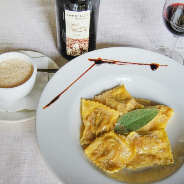 Tortelli di zucca al burro fuso, grana e salvia