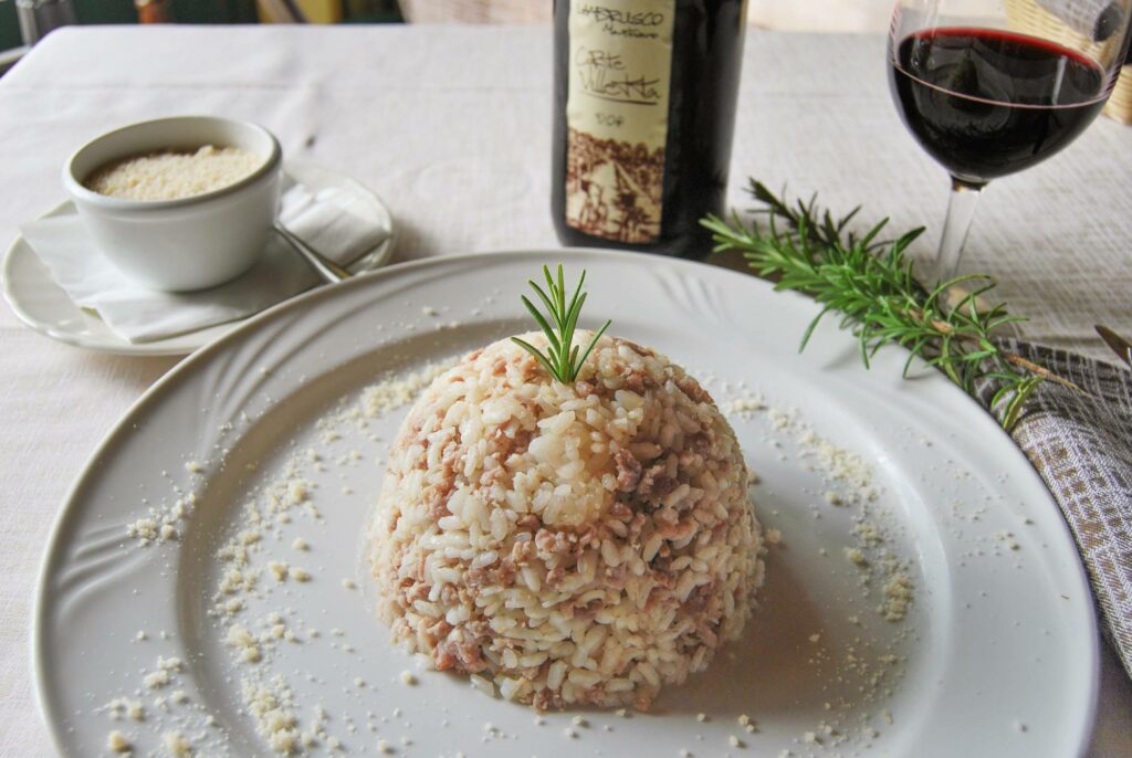 risotto sgranato con il pisto servito a cupola
